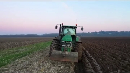 约翰迪尔拖拉机8430马力升级。