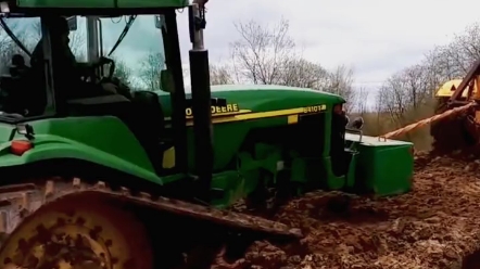 约翰迪尔全履带8410T也有陷车的一天？