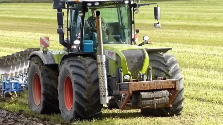 克拉斯3800拖拉机 配备370马力 这效率可以呀