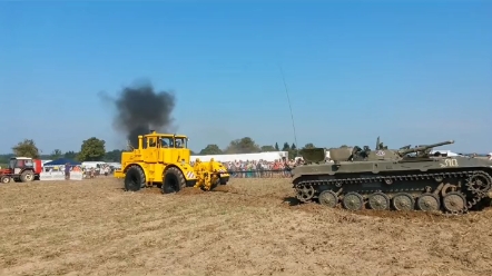 拖拉机PK坦克 您觉得哪个更强大