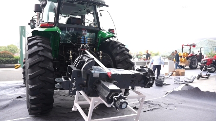 雷泰农装LT2004拖拉机#拖拉机 #农业机械 #大马力拖拉