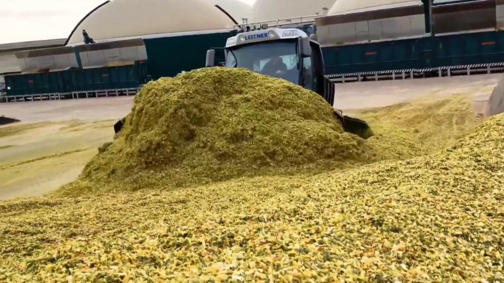 拖拉机作业队堆积，是履带拖拉机效率高？还是轮式拖拉机效率高？