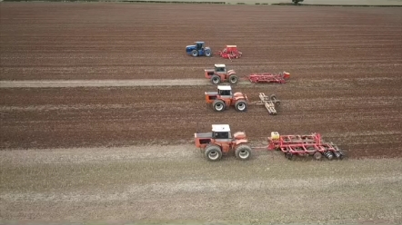 菲亚特44-28拖拉机,1979年开始正产，到1982年停产