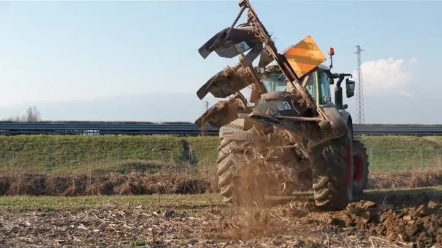 国外农业机械行业巨头 芬特 您能看出来哪个型号吗？