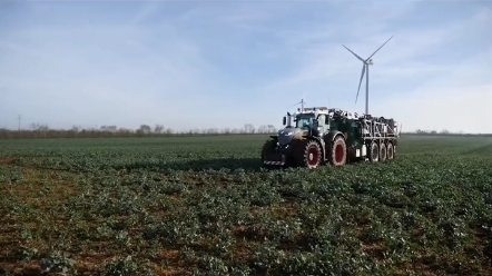 国外农场全部机械化 看看这银色芬特怎么样