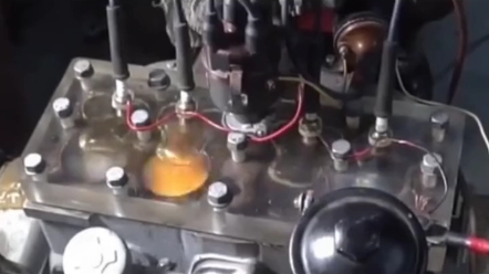 实拍德国拖拉机发动机内部状态