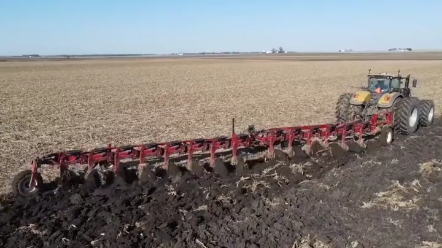 爱科旗下挑战者1050拖拉机配备517大马力拖拉机 牵引14