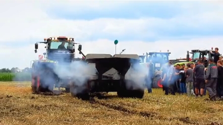 拖拉机拉履带  克拉斯5000拖拉机530马力