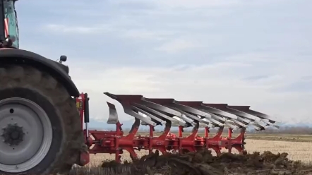 麦赛福格森 8730S 配备630升大油箱 295大马力发动