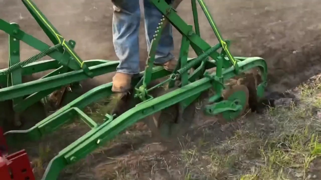 芬特720Vario 牵引美国SULKY施肥机