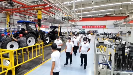 国产收割机优秀企业与产品之潍柴雷沃篇，关注我带您看遍世界收割