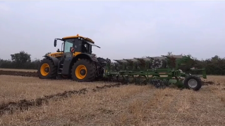 英国最大农业制造公司JCB 看看这款4220拖拉机怎么样