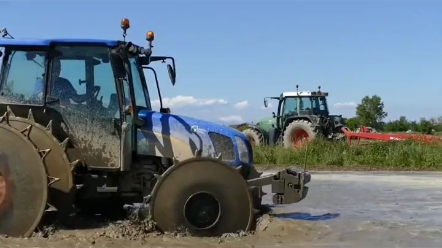 独特的拖拉机 背着两把锯子 有什么作用？