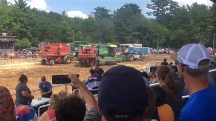 国外收获机碰碰车  这样好的车  浪费了