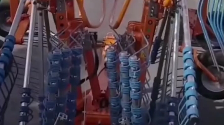 一车干两活，前推行后打捆，一机多用省时省力省人工