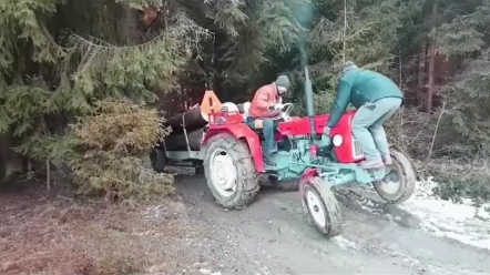 国外不愧是地广人稀，都这样玩，拖拉机都人力配重