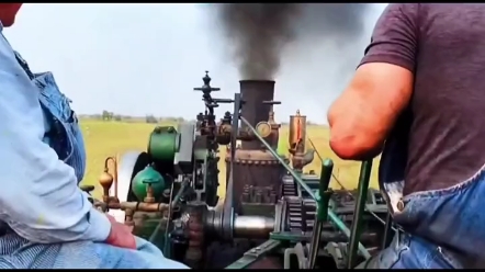 百年前的蒸汽拖拉机作业你见过吗？116岁的凯斯