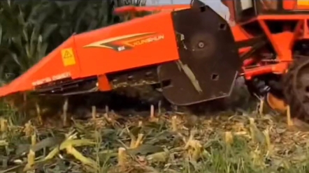 地形通用履带式收割机，不怕山高水远！！！